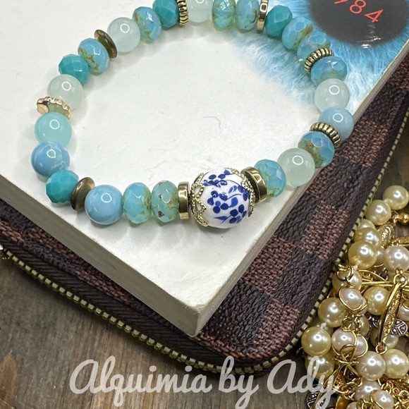 Aquamarine beaded handmade bracelet - Picture 1 of 3